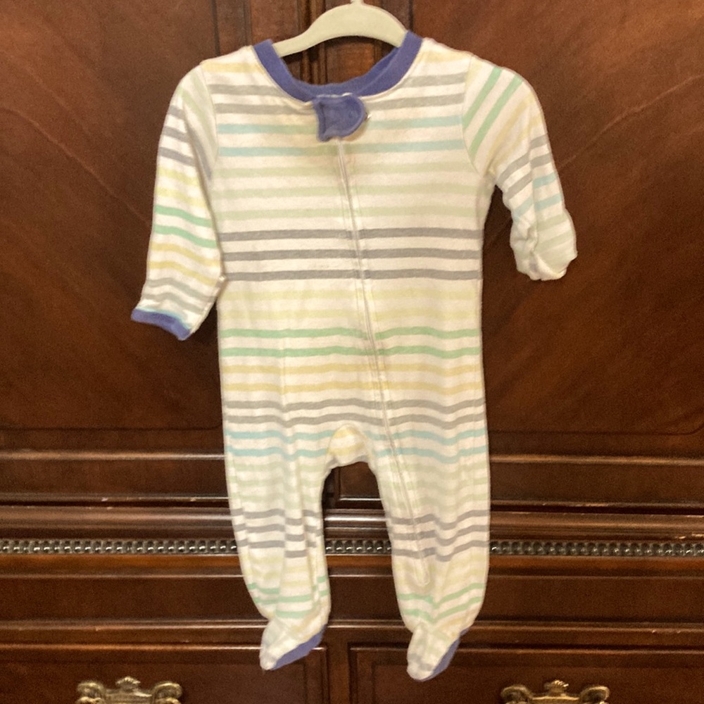 3-6 month old honest company onesie